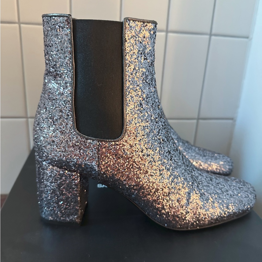 NIB Saint Laurent Glitter Chelsea Boots, never worn!
